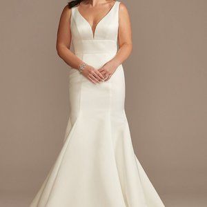Elegant timeless petite wedding dress